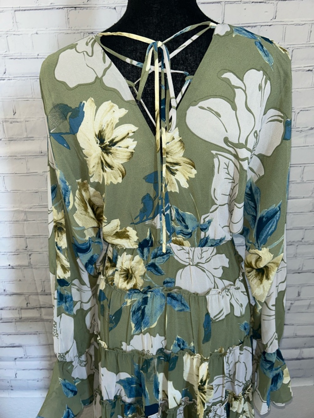 NWOT Onetheland Floral V-Neck Tiered Maxi Dress - Olive Green size medium. - Picture 4 of 6